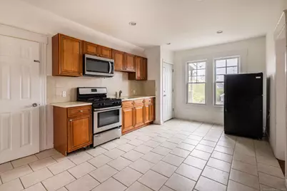 239 Parrott Avenue #3rd floor, Bridgeport, CT 06606 - Photo 1