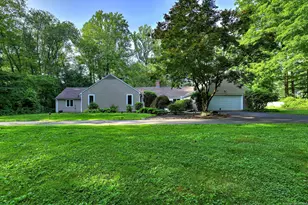 3 Wolf Tree Dr, Woodbridge, CT 06525 - Photo 1