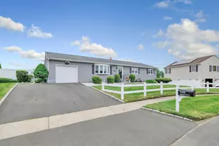 105 Daniel Dr, Stratford, CT 06614 - Photo 1