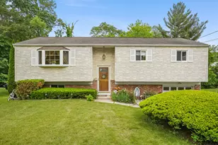 15 Amherst Pl, Stamford, CT 06902 - Photo 1