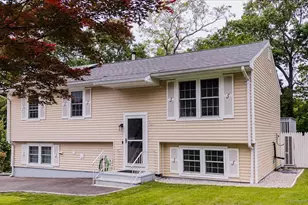 10 Carriage Dr, Naugatuck, CT 06770 - Photo 1