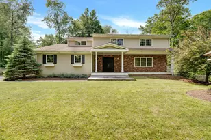 19 Maplecrest Dr, Danbury, CT 06811 - Photo 1