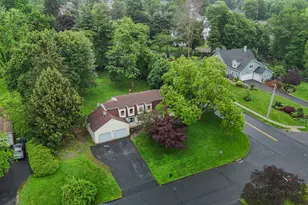 2 Sequoia Dr, Cromwell, CT 06416 - Photo 1