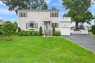 126 Sutton Dr E, Stamford, CT 06906 - Photo 1