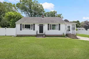 100 Breault St, Putnam, CT 06260 - Photo 1