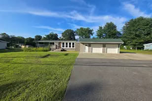 371 Fitchville Rd, Bozrah, CT 06334 - Photo 1