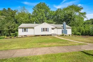 31 Roslyn Dr, Cheshire, CT 06410 - Photo 1