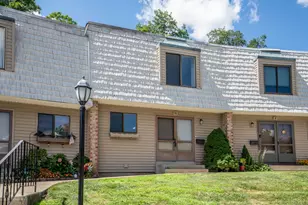 10 Redwood Ct, Cromwell, CT 06416 - Photo 1