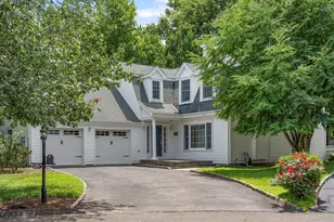 10 Holly Cove Cir, Stamford, CT 06902 - Photo 1