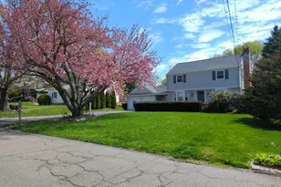 28 Deerfield Dr, Trumbull, CT 06611 - Photo 1