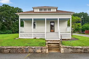 38 1st St, Thompson, CT 06255 - Photo 1