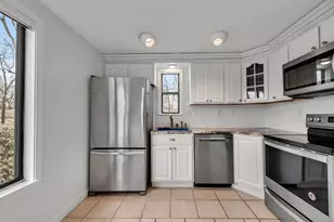 7 Cottonwood Dr, Avon, CT 06001 - Photo 1