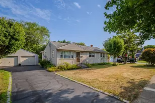 142 Doreen Dr, Fairfield, CT 06824 - Photo 1