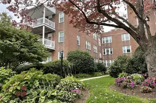 19 Robin Rd, West Hartford, CT 06107 - Photo 1