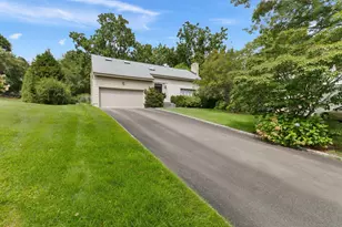 86 Coachlamp Ln, Stamford, CT 06902 - Photo 1