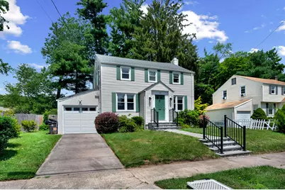 31 Englewood Drive, New Haven, CT 06515 - Photo 1