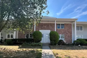 15 Carriage Path N, Milford, CT 06460 - Photo 1