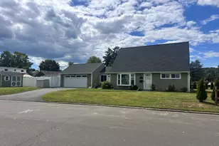 78 Sparrow Bush Ln, Milford, CT 06460 - Photo 1