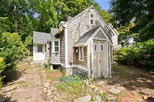 27 Blackhall Ct, New London, CT 06320 - Photo 1