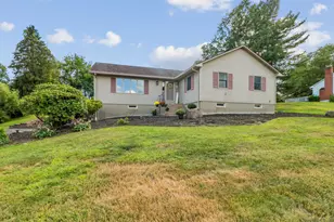 17 Valley View Dr, Bloomfield, CT 06002 - Photo 1