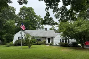 8 Nelson Pl, Fairfield, CT 06825 - Photo 1