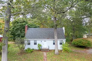 34 Ridgewood Dr, Norwich, CT 06360 - Photo 1