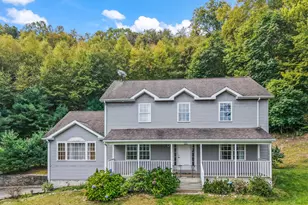 128 Melbourne Ct, Naugatuck, CT 06770 - Photo 1