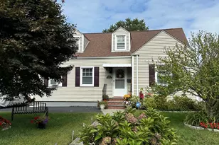 165 Nutmeg Rd, Bridgeport, CT 06610 - Photo 1