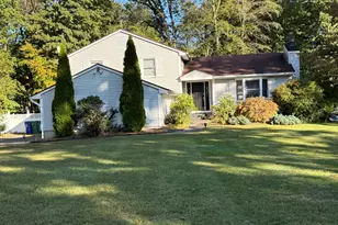 11 Boysen Dr, Bloomfield, CT 06002 - Photo 1