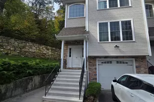 21 Old Oak Dr, Brookfield, CT 06804 - Photo 1