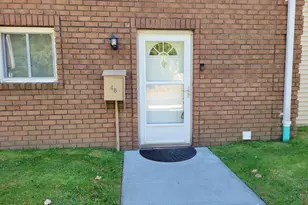 48 Sutton Pl, Bloomfield, CT 06002 - Photo 1