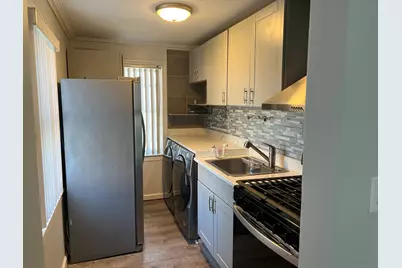 295 North Bishop Bld 92 Avenue #13, Bridgeport, CT 06610 - Photo 1