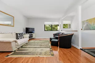 194 Sunrise Hill Rd, Norwalk, CT 06851 - Photo 2