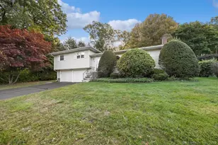 310 Parklawn Dr, Waterbury, CT 06708 - Photo 1