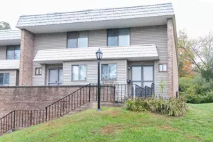 2 Briar Ct, Cromwell, CT 06416 - Photo 1