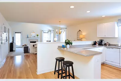 188 Julia Court #188, Newtown, CT 06482 - Photo 2
