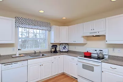 188 Julia Court #188, Newtown, CT 06482 - Photo 4