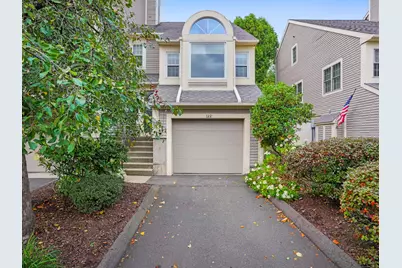122 Paugusett Circle #122, Trumbull, CT 06611 - Photo 1