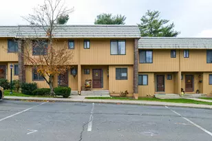 7 Willow Ct, Cromwell, CT 06416 - Photo 1
