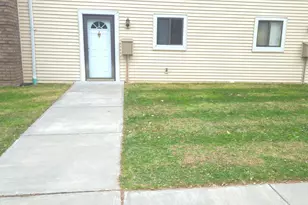 38 Sutton Pl, Bloomfield, CT 06002 - Photo 1