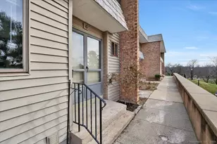 10 Briar Ct, Cromwell, CT 06416 - Photo 1