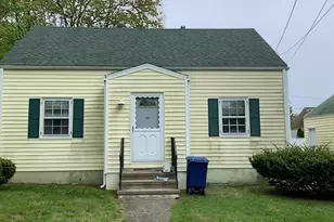 114 Minturn Pl, Bridgeport, CT 06606 - Photo 1