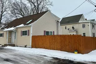 7 Linden Pl, Danbury, CT 06810 - Photo 1