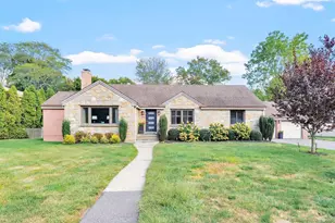 26 Pearsall Pl, Bridgeport, CT 06605 - Photo 1