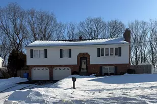 31 Kendall Cir, Waterbury, CT 06708 - Photo 1