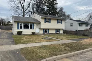 219 Oakwood Dr, Fairfield, CT 06824 - Photo 1