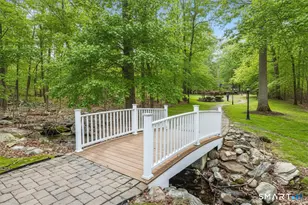 521 Heatherwood Ct, Oxford, CT 06478 - Photo 1