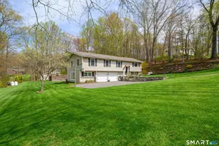 18 Fleetwood Dr, New Fairfield, CT 06812 - Photo 1