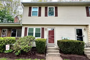 10 Windwood Dr, Windsor Locks, CT 06096 - Photo 1