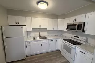 330 Blake St, New Haven, CT 06515 - Photo 1